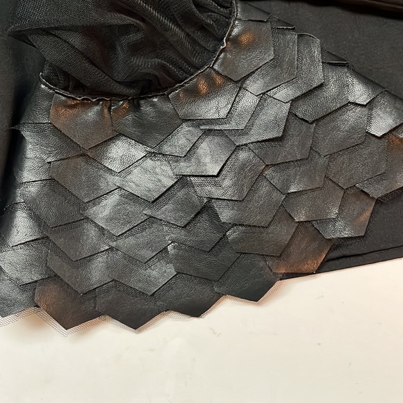 Gracia black top with sheer and leather like flared sleeves - Picture 6 of 6